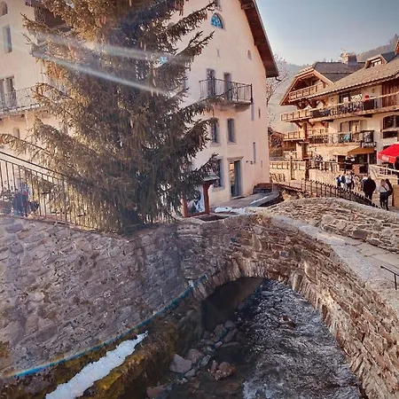 A Place 2 Be, Centre *