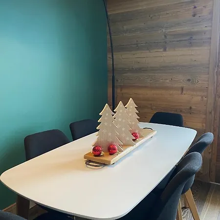 A Place 2 Be, Centre Appartement