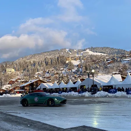 A Place 2 Be, Centre Megève