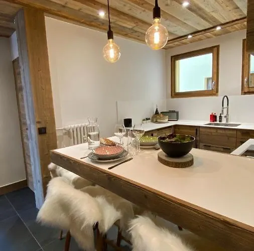 A Place 2 Be, Centre *