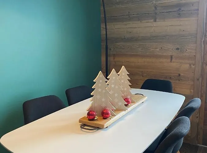 A Place 2 Be, Centre Apartmán