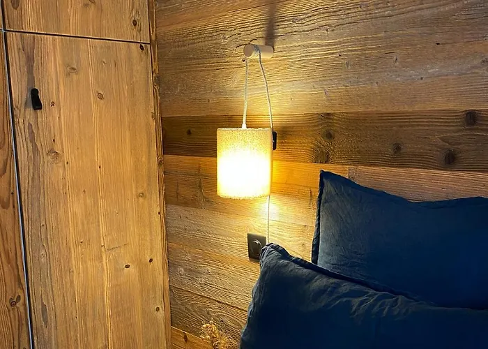 A Place 2 Be, Centre