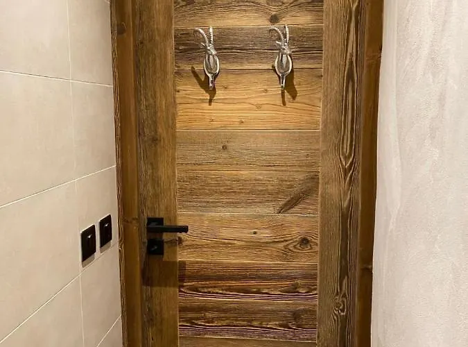 A Place 2 Be, Centre *